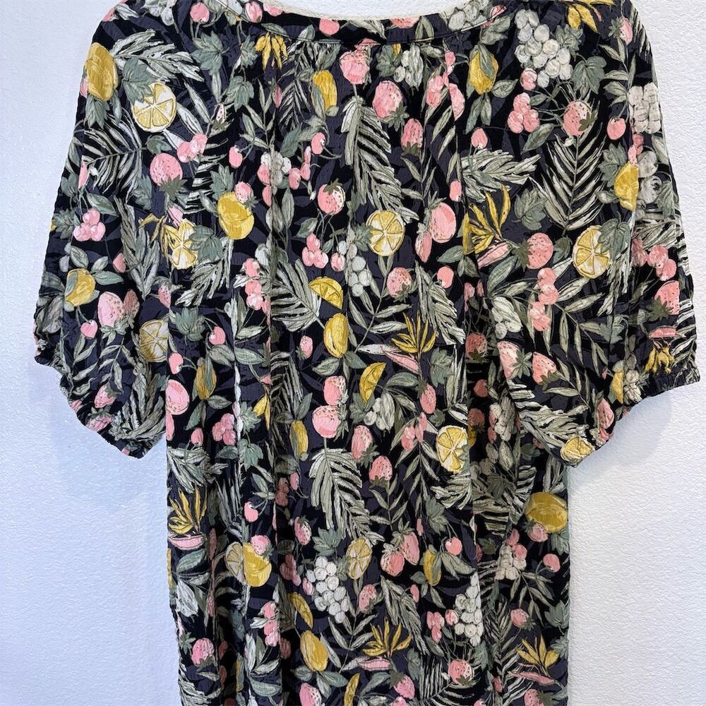 CJ Banks Women's 1X Floral Crinkle Stretch Blouse Short Sleeve